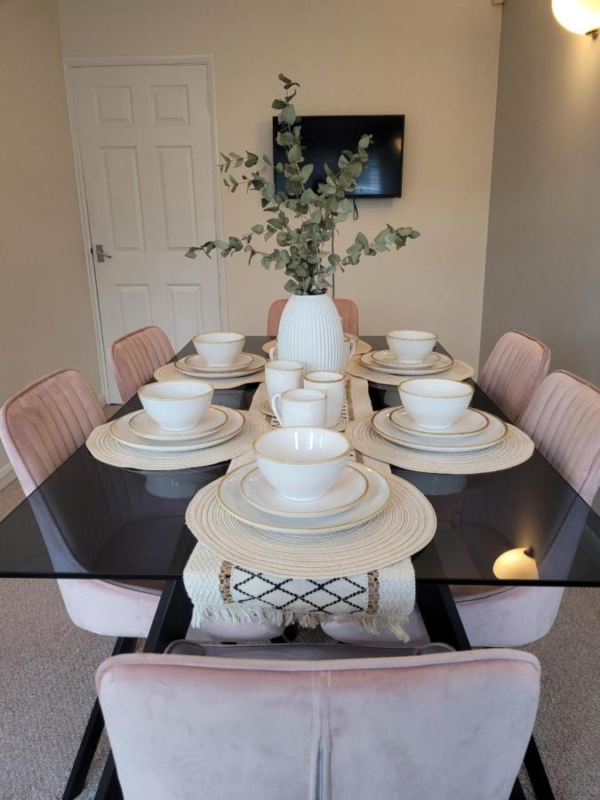 קאסל דונינגטון 4-Bedroom Home Near Ema, Sleeps 6 מראה חיצוני תמונה