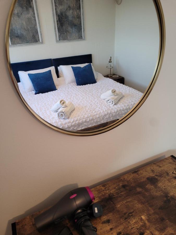 קאסל דונינגטון 4-Bedroom Home Near Ema, Sleeps 6 מראה חיצוני תמונה